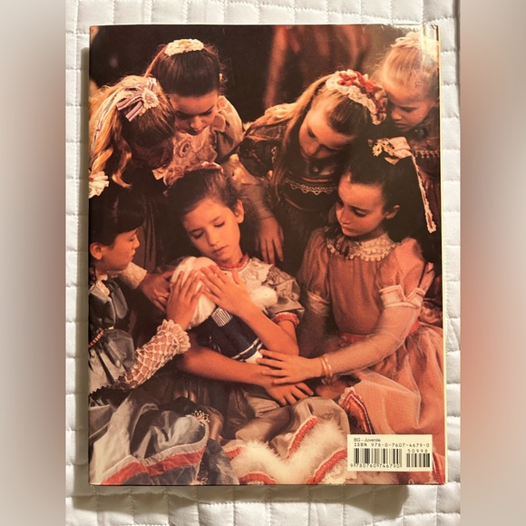 Hardback book w/CD of the Nutcracker, by NY City Ballet, in brand new condition! - Picture 3 of 11